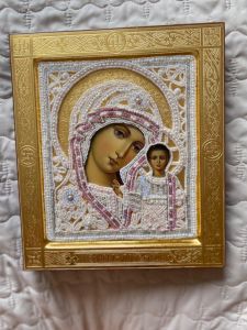 Рукописная Казанская икона с жемчужным окладом №16 (Размер 23*27 см)
