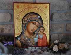 Рукописная Казанская икона с резьбой 13